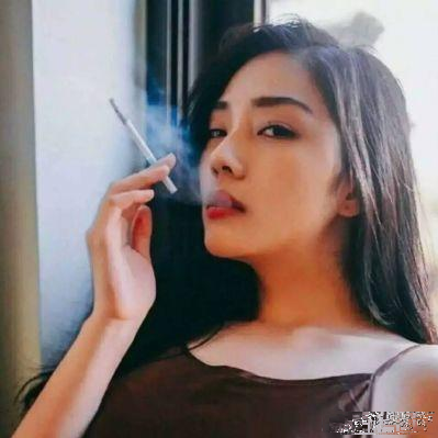 女性吸烟现象，认知变革与传统观念的挑战