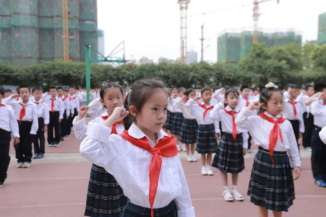 最新学生先锋，时代引领潮流，塑造未来领袖之路